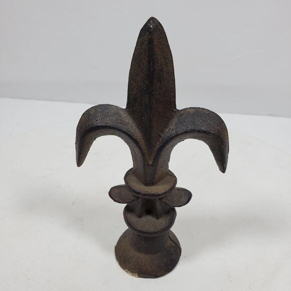 Vintage Fleur de Lis Shelf Finial 6 Inch Pointy Cast Iron - Picture 1 of 5